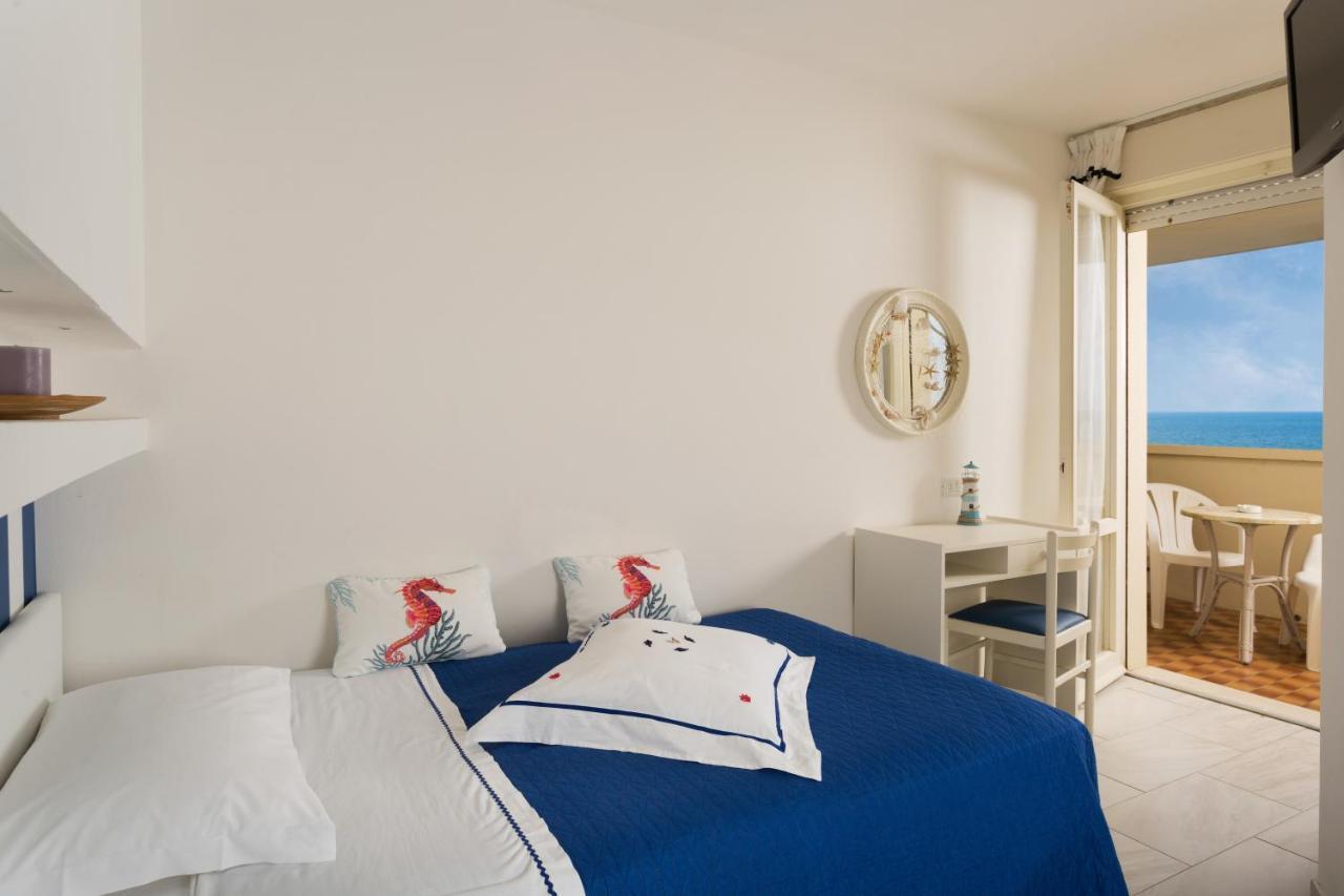 Ambasciatori Hotel - Beach Front -Breakfast Xxl & Brunch Until 12 30Pm Misano Adriatico Eksteriør bilde