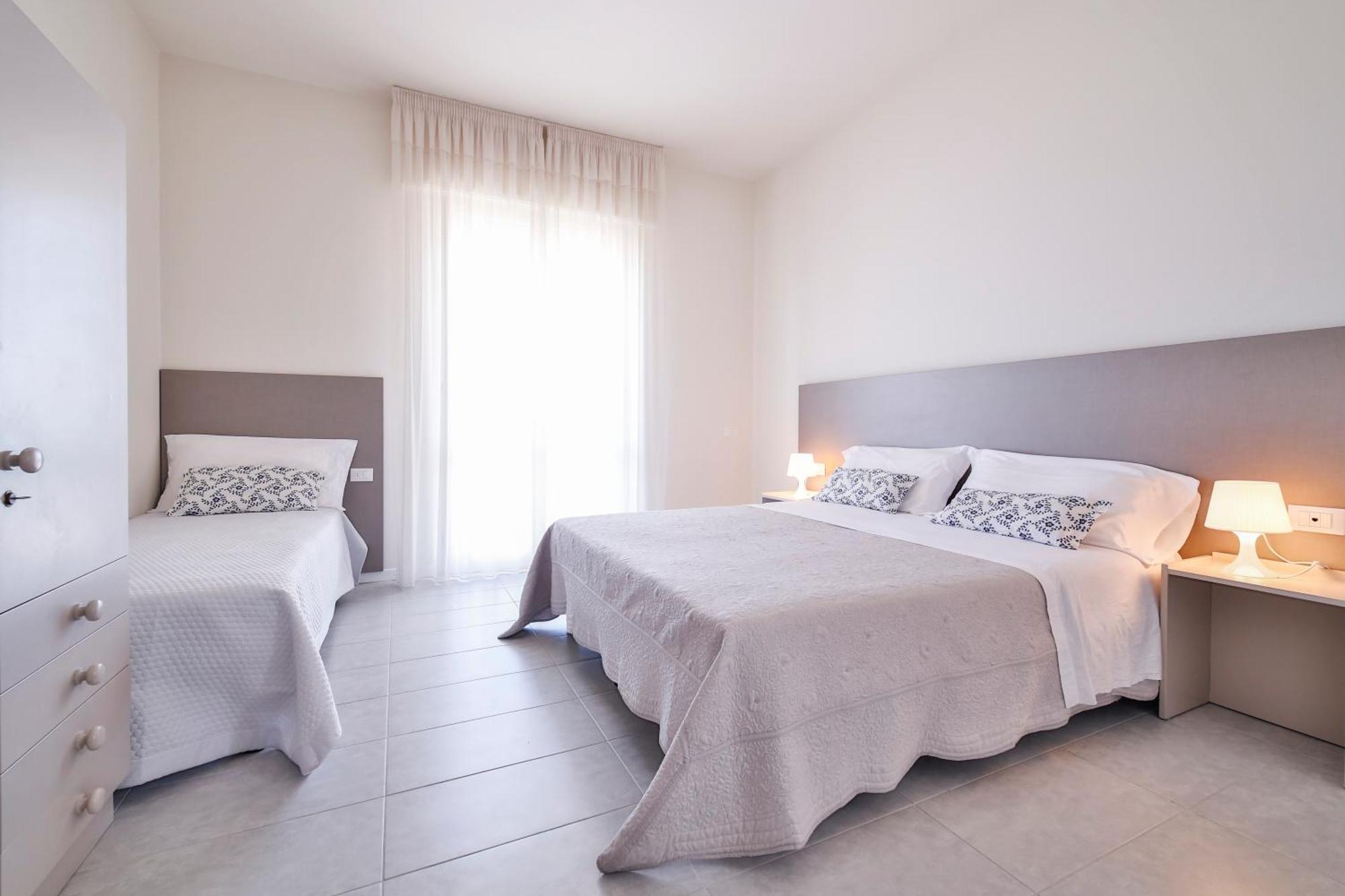 Ambasciatori Hotel - Beach Front -Breakfast Xxl & Brunch Until 12 30Pm Misano Adriatico Eksteriør bilde