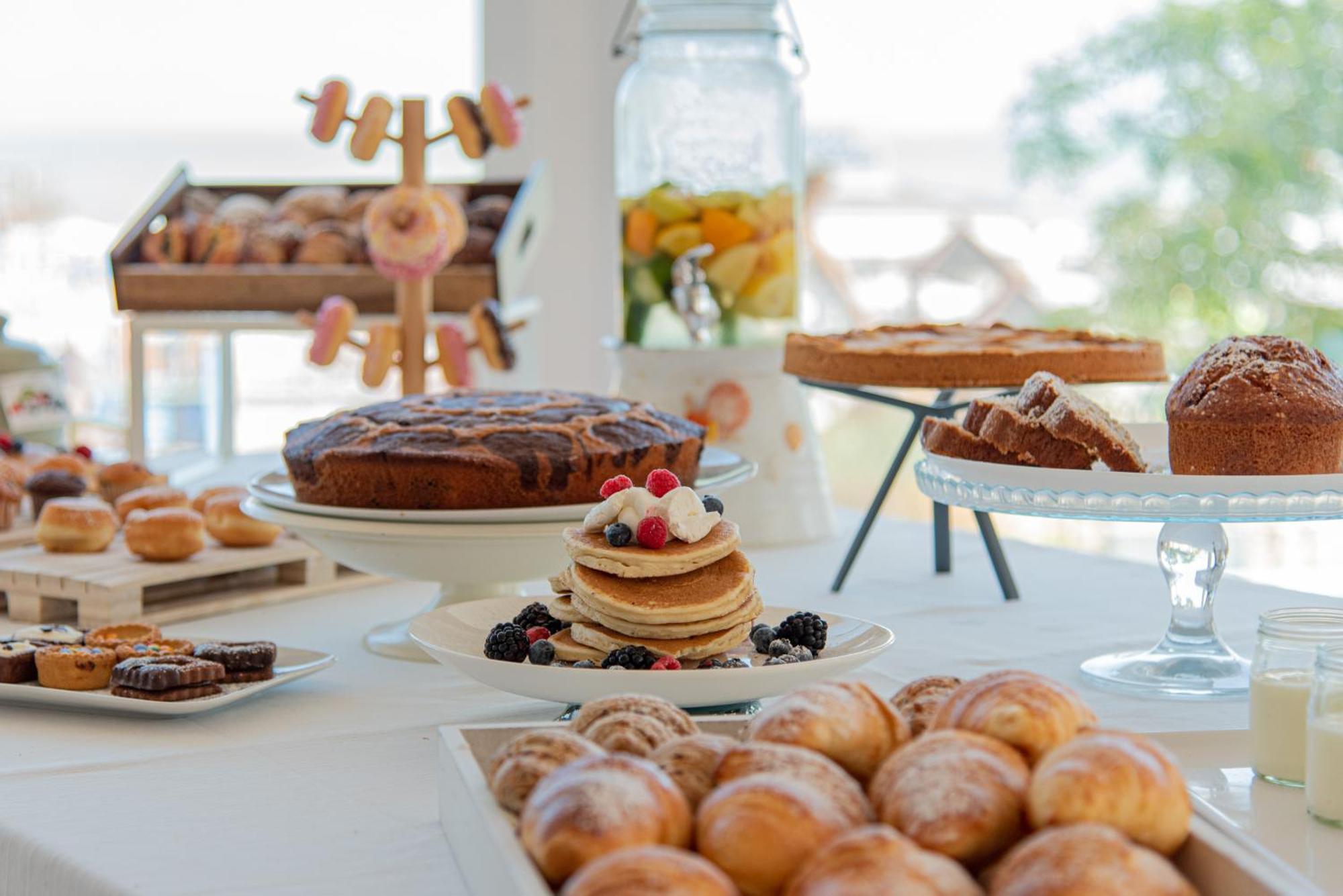 Ambasciatori Hotel - Beach Front -Breakfast Xxl & Brunch Until 12 30Pm Misano Adriatico Eksteriør bilde