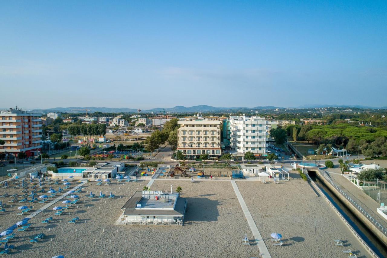 Ambasciatori Hotel - Beach Front -Breakfast Xxl & Brunch Until 12 30Pm Misano Adriatico Eksteriør bilde